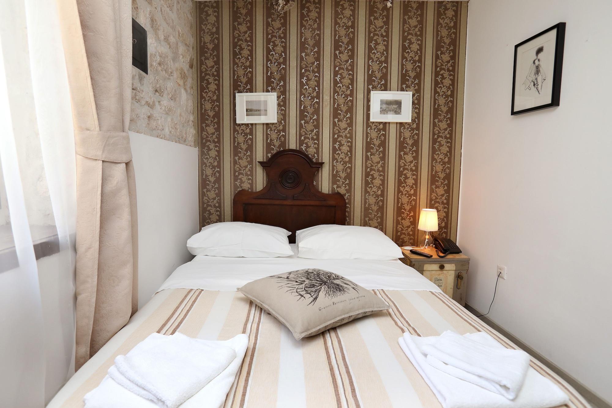 Carrara Bed & Breakfast Traù