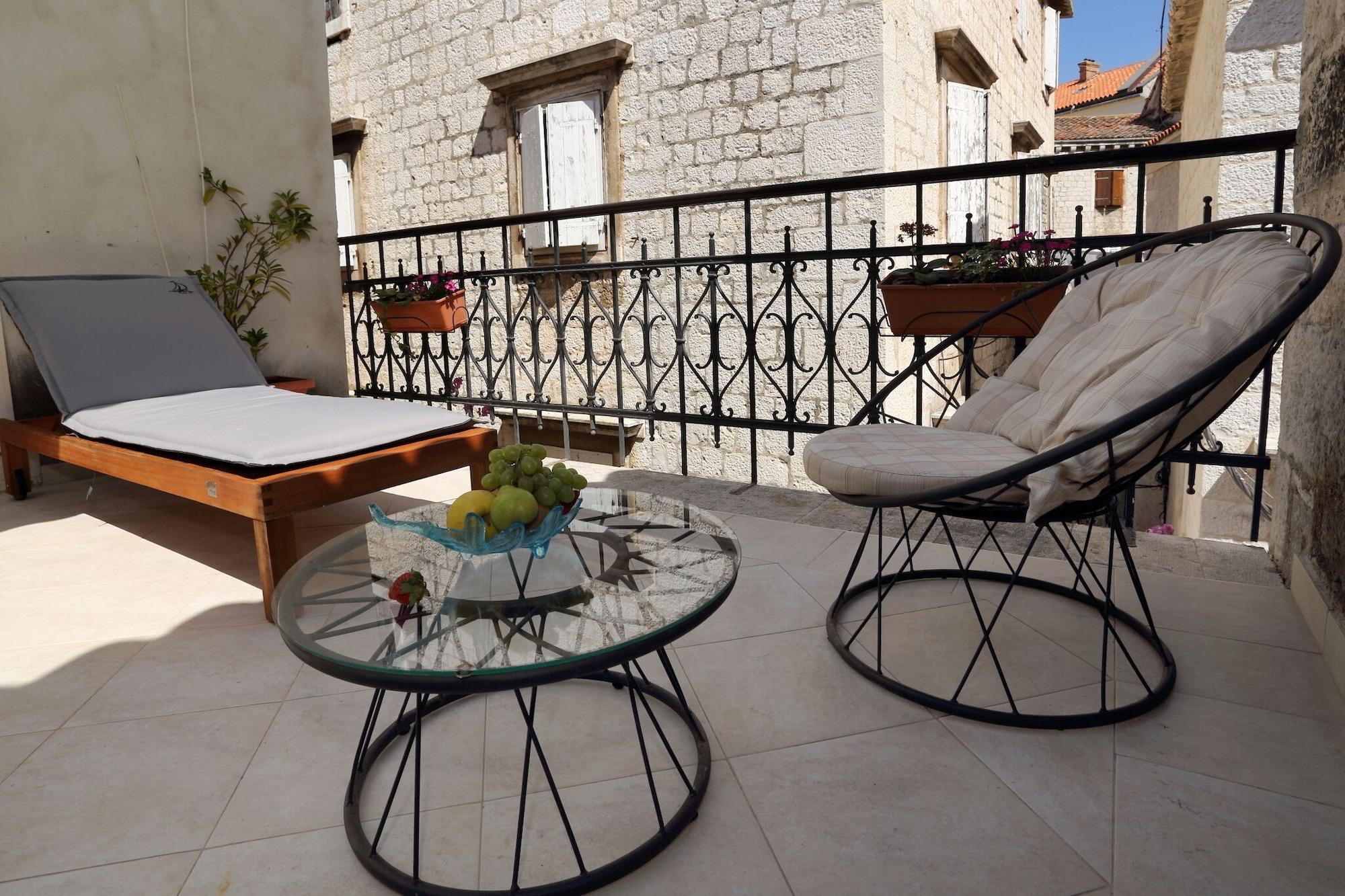 Carrara Bed & Breakfast Traù