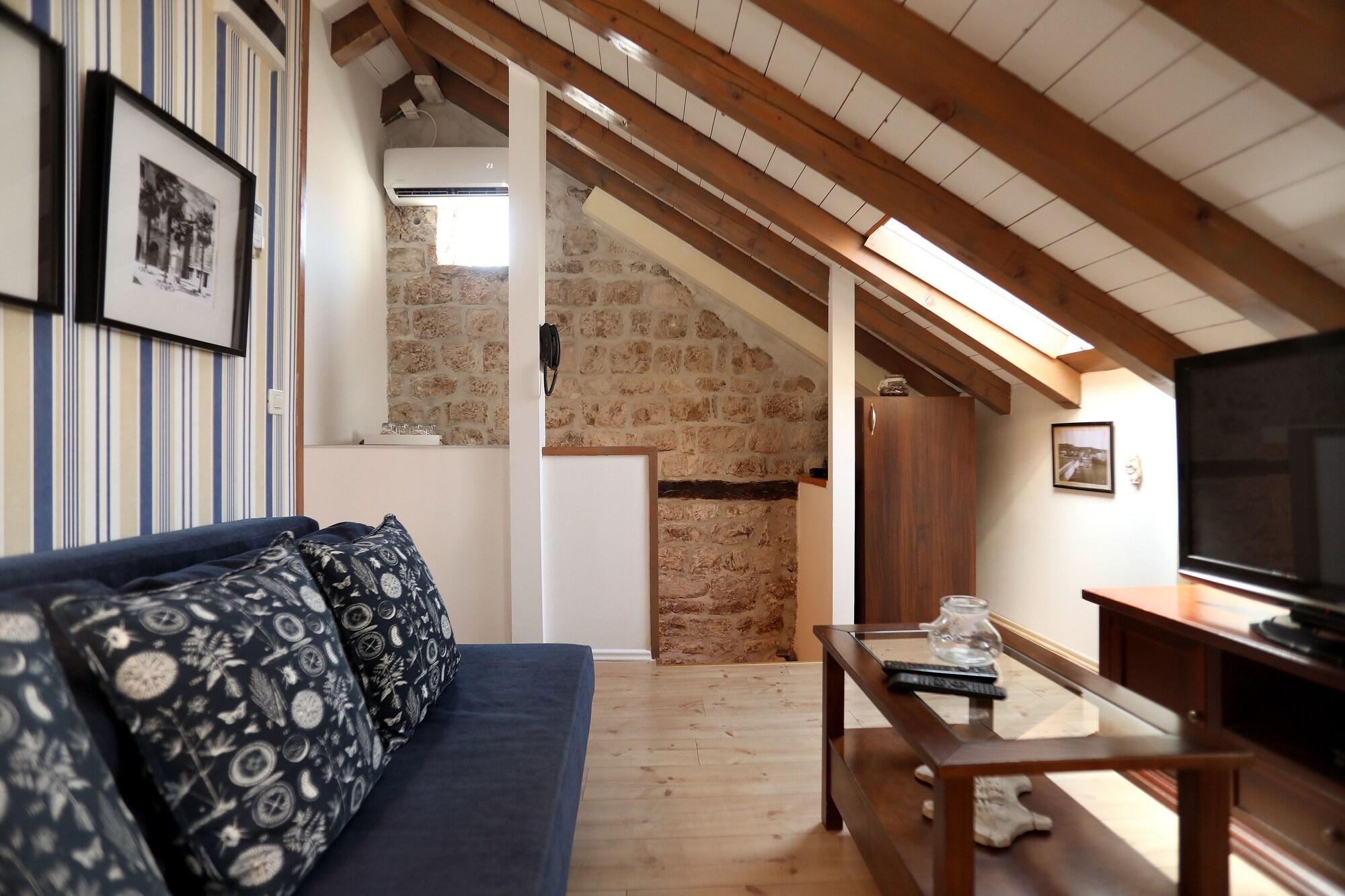 Carrara Bed & Breakfast 3*