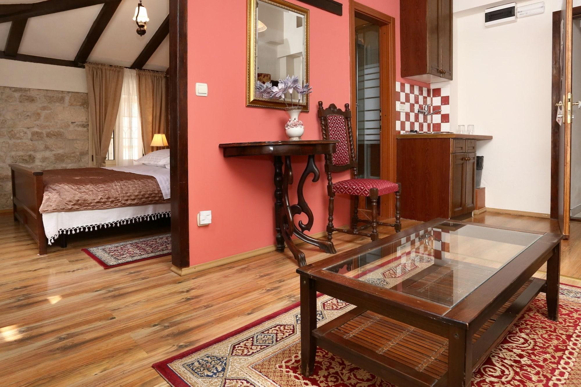 Carrara Bed & Breakfast Traù