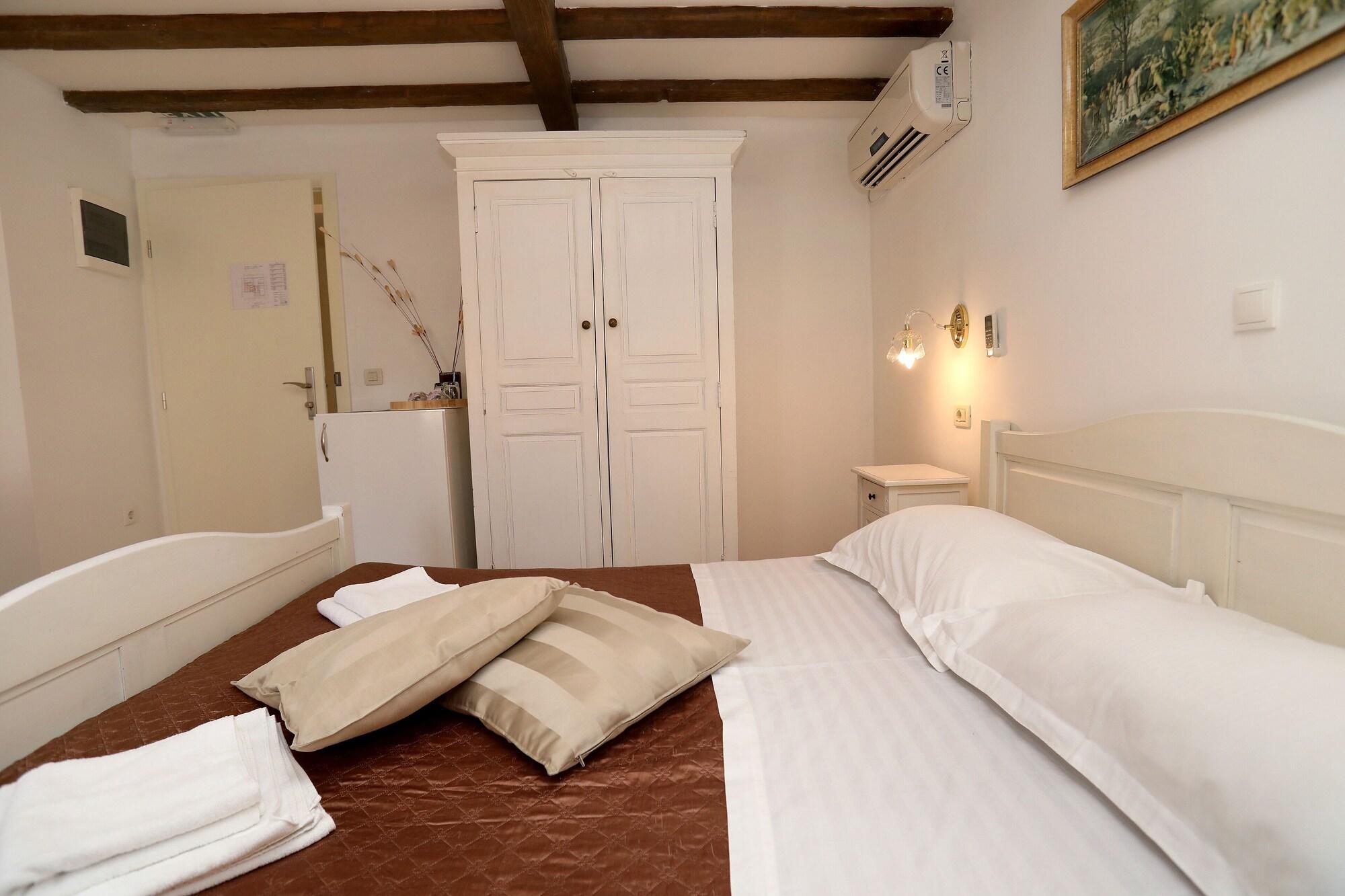 Carrara Bed & Breakfast Traù